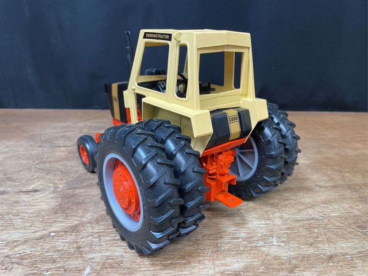 1/16-case-1170-demonstrator-1996-nfts-nib-ertl-image-7