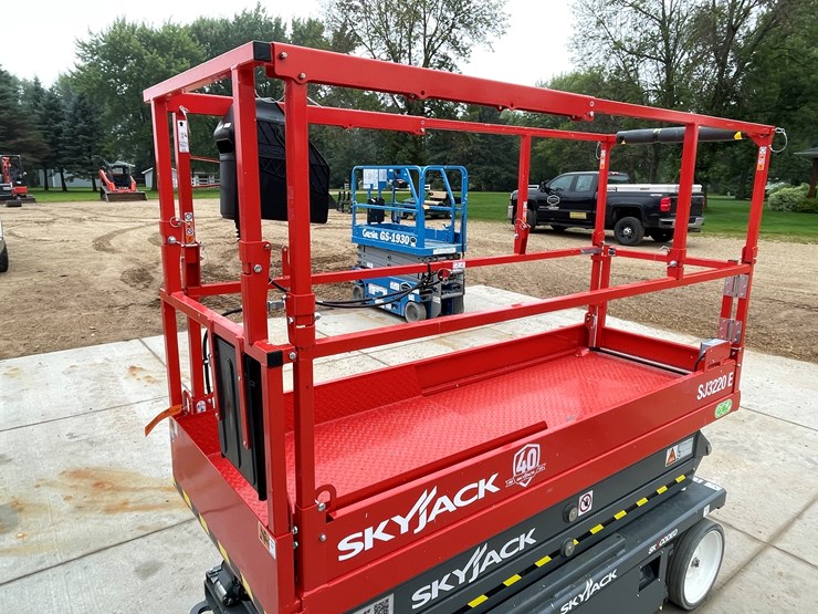 #128-•-2025-skyjack-sj3220e-scissors-lift-image-9