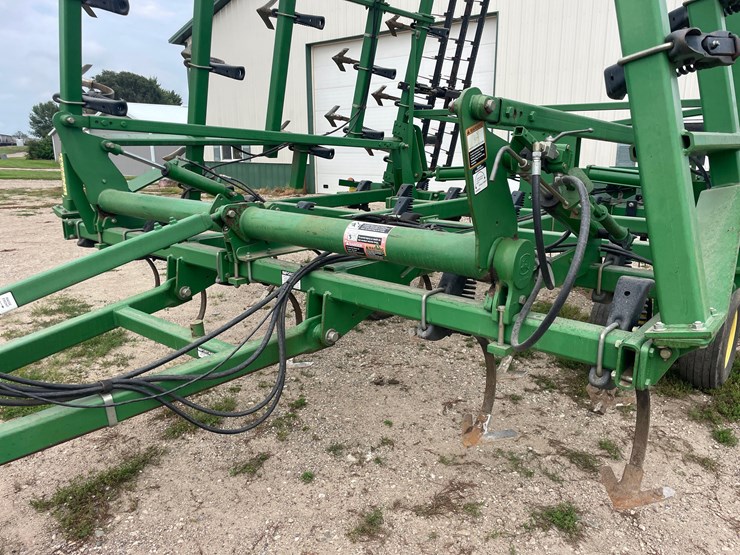 john-deere-2210-image-12