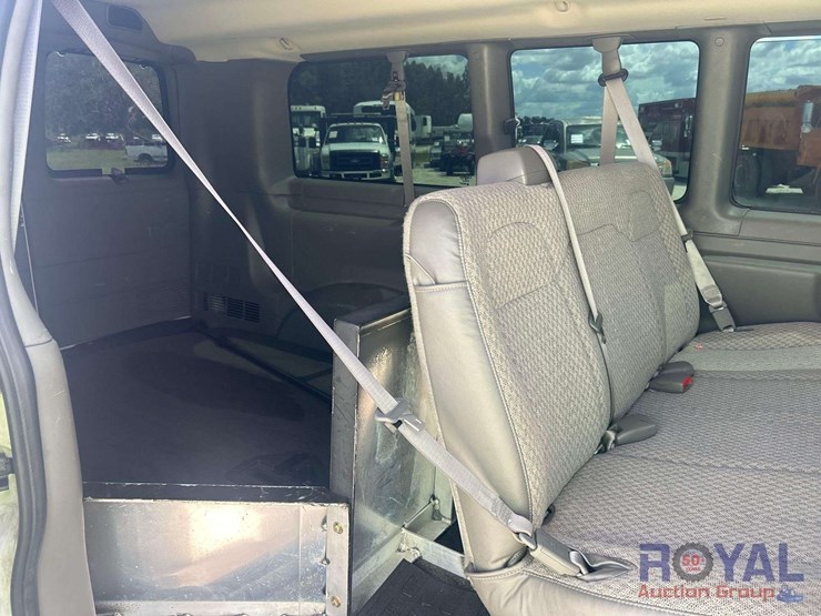2008-chevrolet-express-passenger-van-image-16