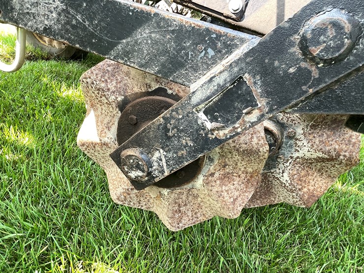 #5551-•-john-deere-p7000-planter-seeder-image-22
