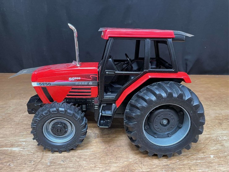 1/16-case-ih-maxxum-5250-50,000th-nib-ertl-image-3