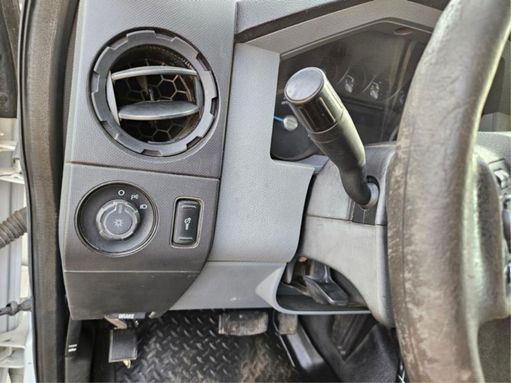 2011-ford-f350-image-32