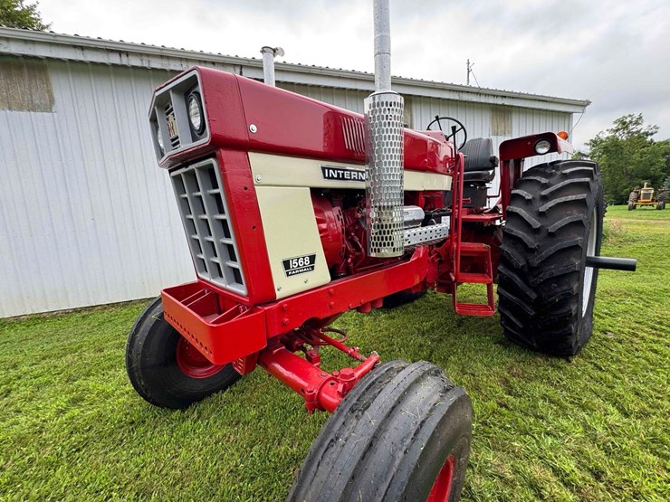 1974-ih-1568-tractor-image-19
