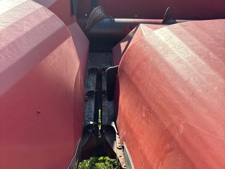 12-row-30”-corn-head-(-ih-1000-series-frame)-image-8