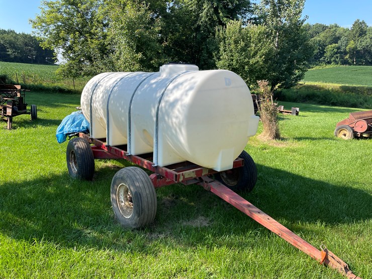 #5475-•-1000-gallon-poly-tank-on-knowles-running-gear-image-2