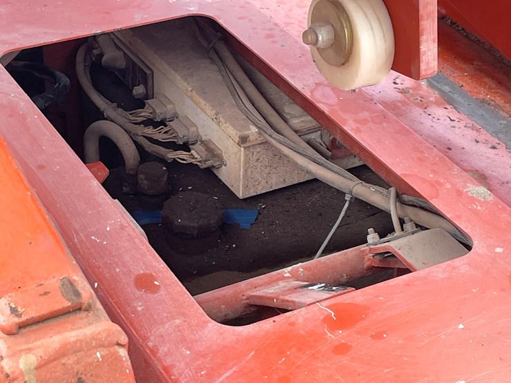#1017-•-scissor-lift-image-12