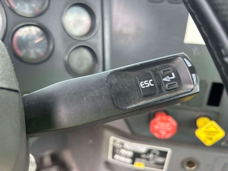 2011-mack-chu613-t/a-wet-kit-day-cab-truck-tractor-image-18