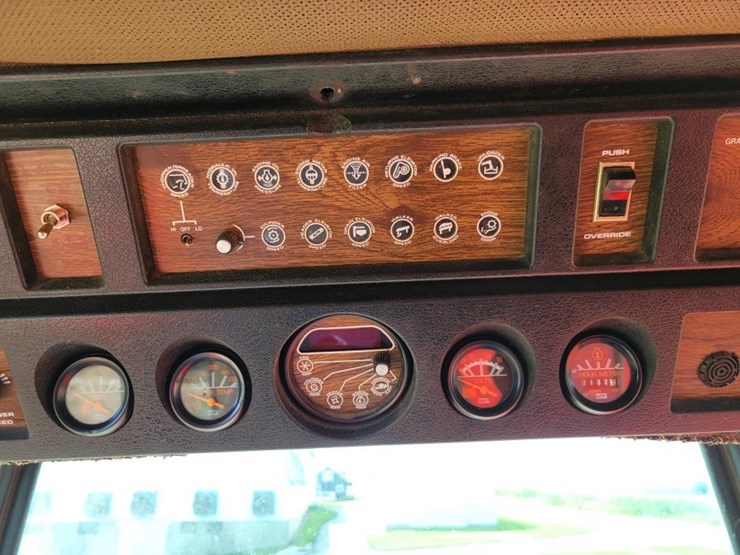 1985-massey-ferguson-860-image-11