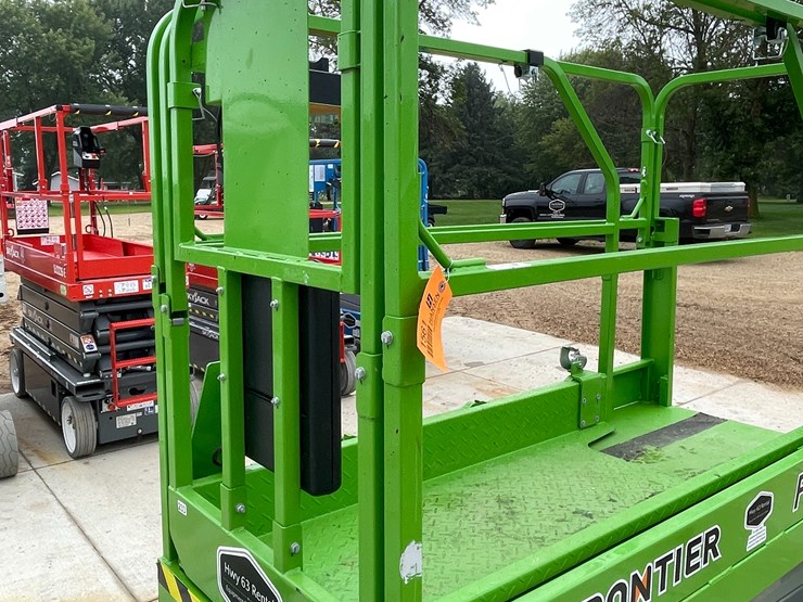 #120-•-2024-frontier-f3820tl-track-drive-scissors-lift-with-outriggers-image-16