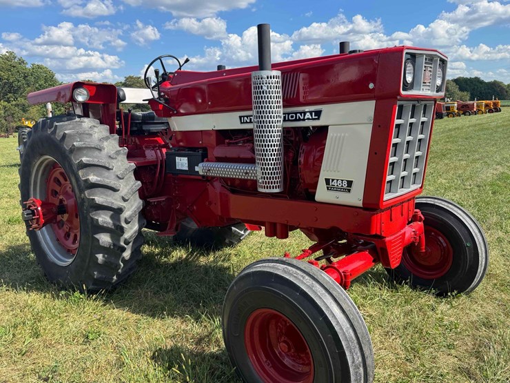 1972-ih-1468-tractor-image-3