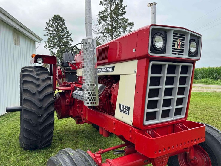 1974-ih-1568-tractor-image-21