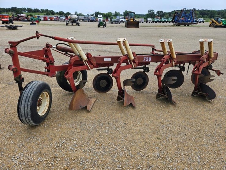 #265-•-ih-720-4-bottom-20"-semi-mount-plow-image-6