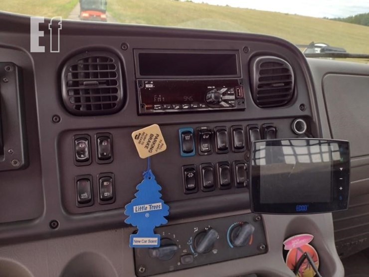 2019-18-freightliner-m2-106-rollback^title^-9506-image-11