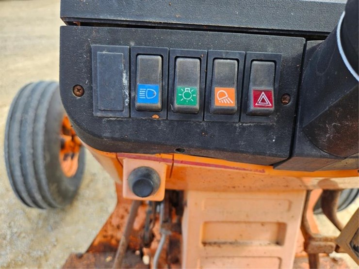 massey-ferguson-383-image-31
