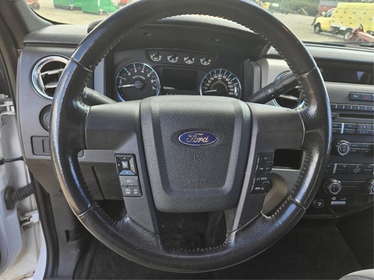 2012-ford-f150-xlt-image-30