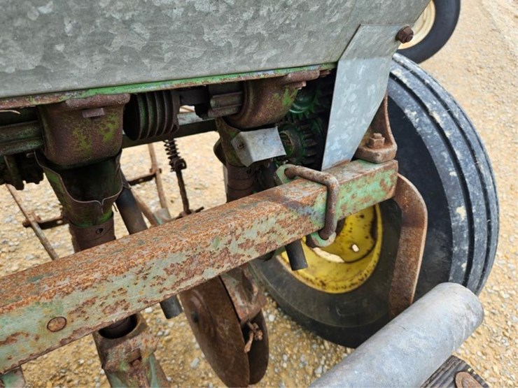 john-deere-11-image-23