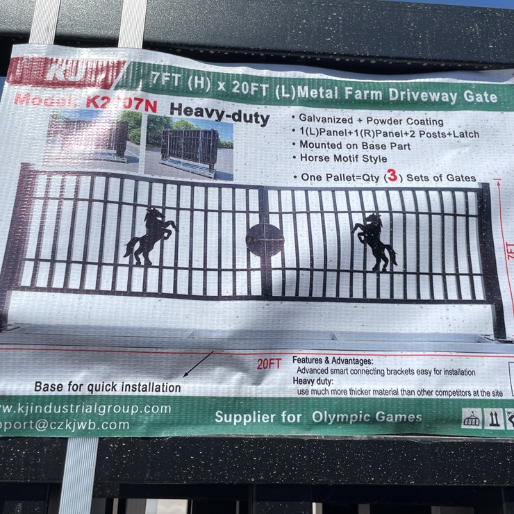 #4025 • Metal Farm Driveway Gate