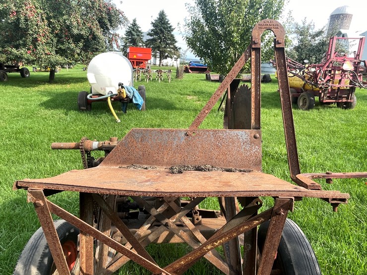 #5478-•-new-idea-pto-driven-buzz-saw-image-8