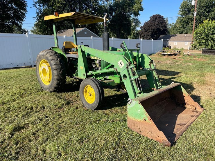 john-deere-2040-image-1