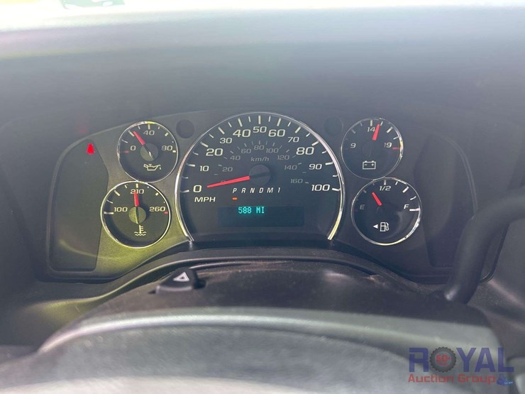 2017-chevrolet-express-lt-passenger-van-image-12