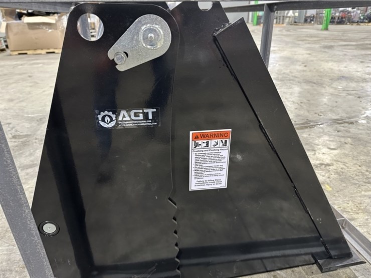 2025-topcat-4-in-1-bucket-image-10