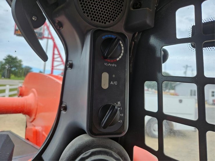 kubota-ssv75-image-25