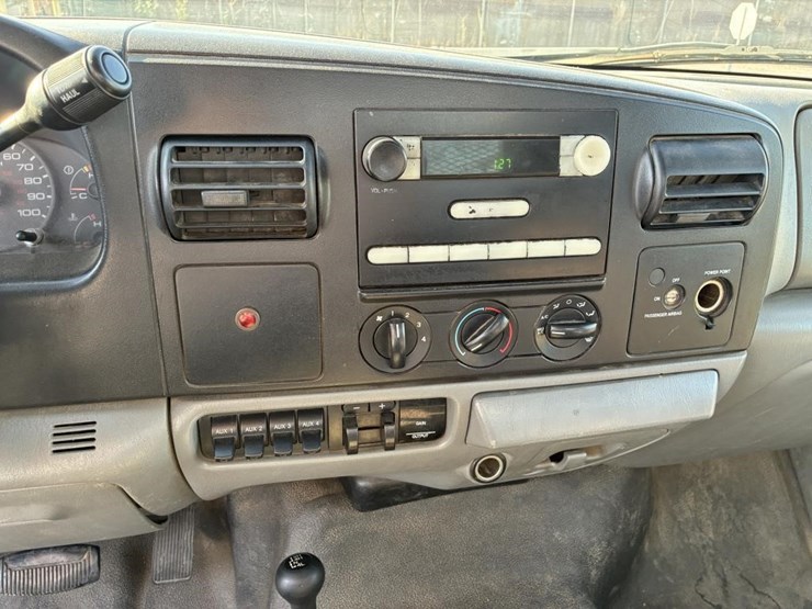 2006-ford-f550-image-14