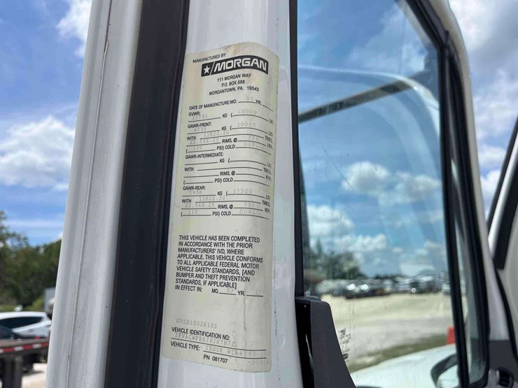 2018-freightliner-m2-106-cab-and-chassis-truck-image-25