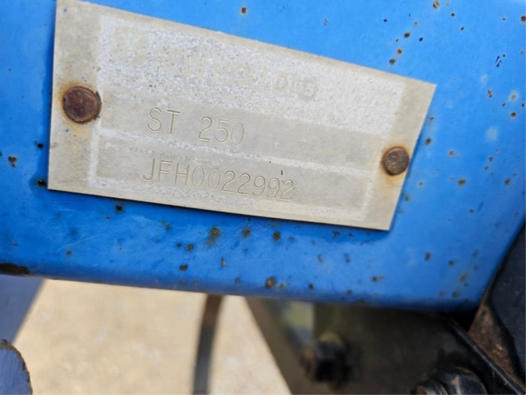 new-holland-st250-image-42