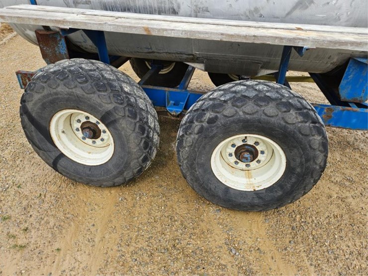 #241-•-1000-gallon-tandem-axle-water-trailer-image-14