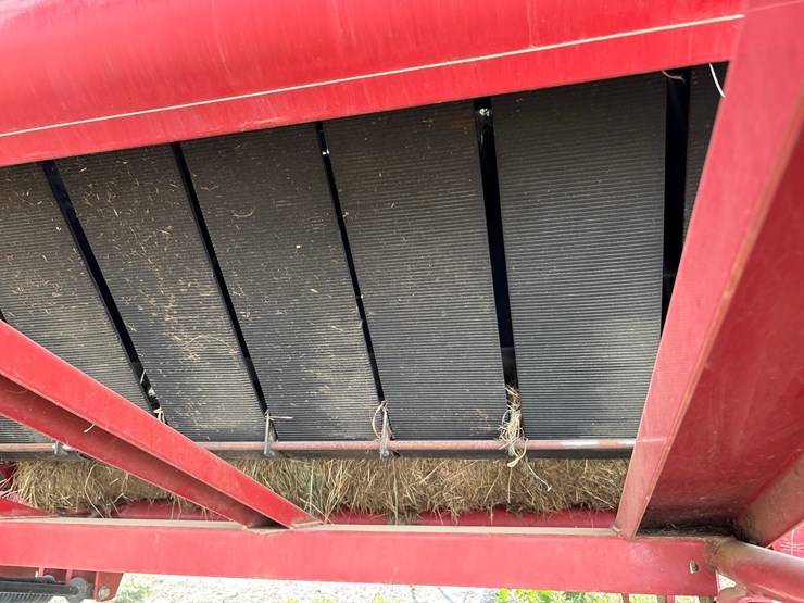 2015-new-holland-roll-belt-560-image-22