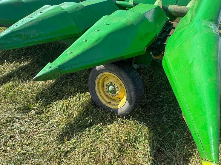 jd-6-row-corn-head-&-cart-image-15