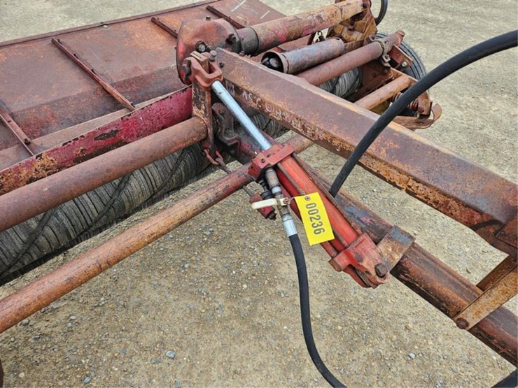 #236-•-ih-hay-crimper-image-12