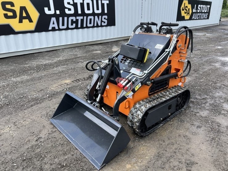 2025-land-hero-ldh-460-mini-compact-track-loader-image-1