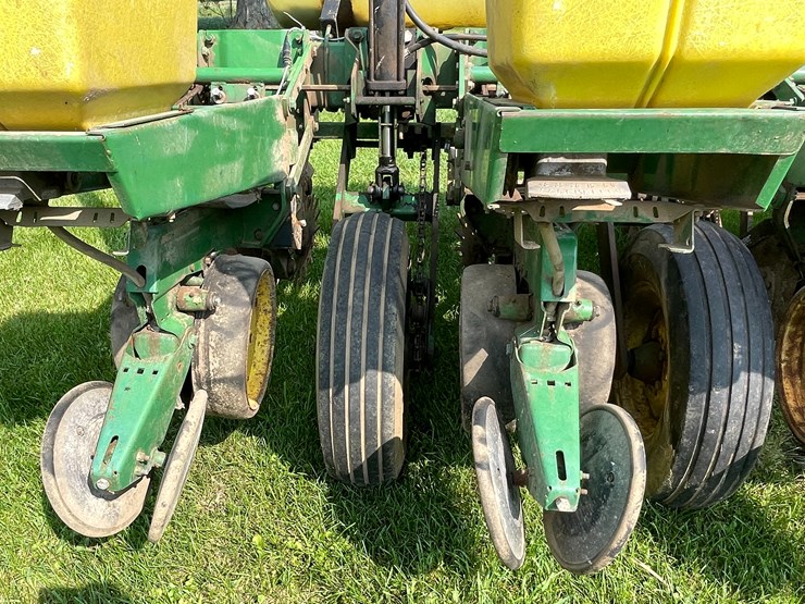 #5551-•-john-deere-p7000-planter-seeder-image-34