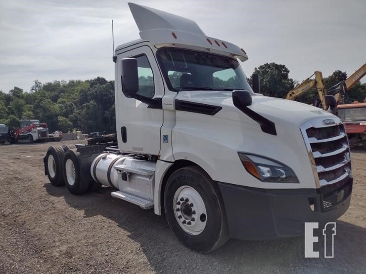 2018-18-freightliner-cascadia-truck-tractor^title^-9514-image-33