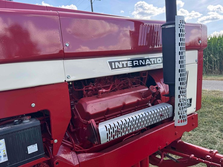 1972-ih-1468-tractor-image-16