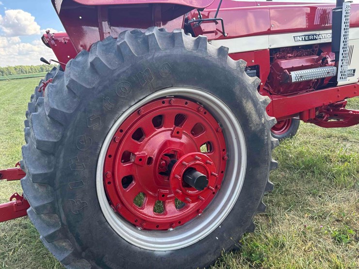 1972-ih-1468-tractor-image-14