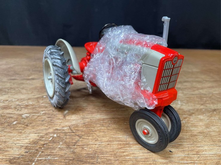 1/16-ford-961-1986-nfts-nib-ertl-image-10