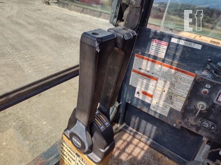 2013-morooka-mst800vd-image-8