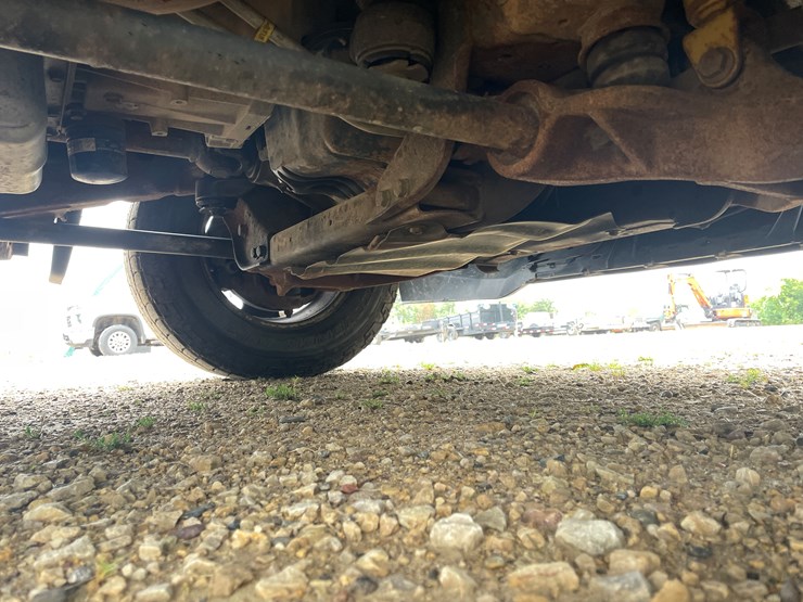 #112-•-2015-chevy-2500-diesel-4x4-pickup-(has-wi-title)-image-13