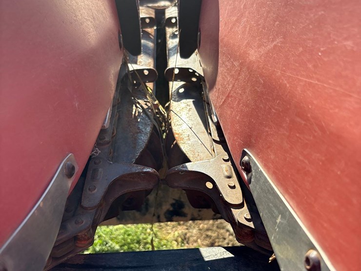 12-row-30”-corn-head-(-ih-1000-series-frame)-image-12