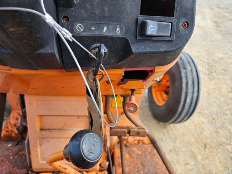 massey-ferguson-383-image-30
