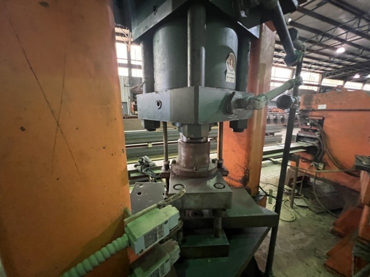 hydraulic-double-end-punch-machine-image-7