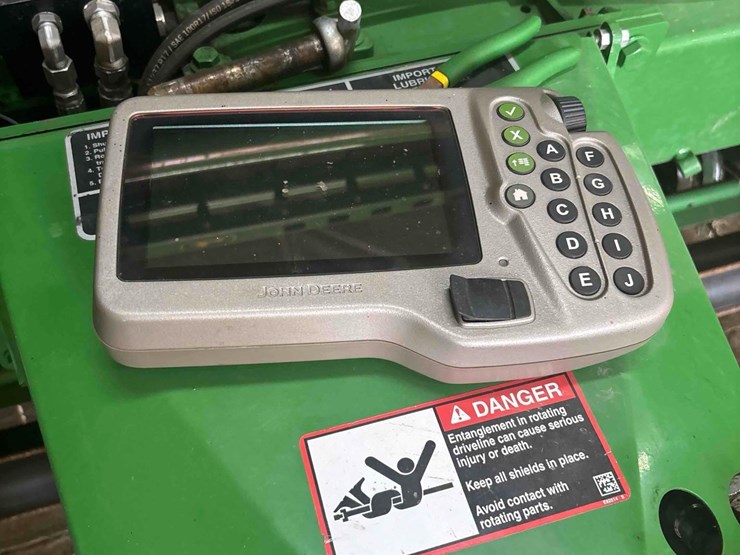 john-deere-560r-image-44