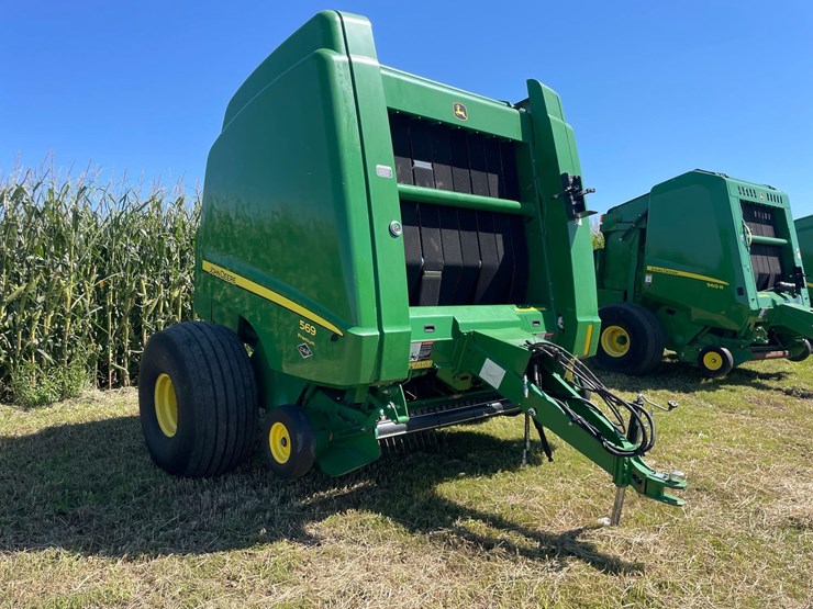 2017-john-deere-569-premium-image-2