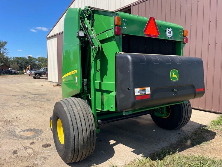 2021-john-deere-560m-image-4