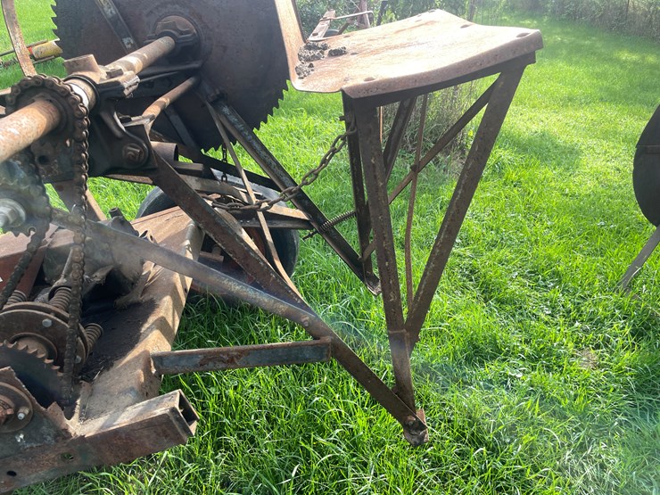#5478-•-new-idea-pto-driven-buzz-saw-image-16