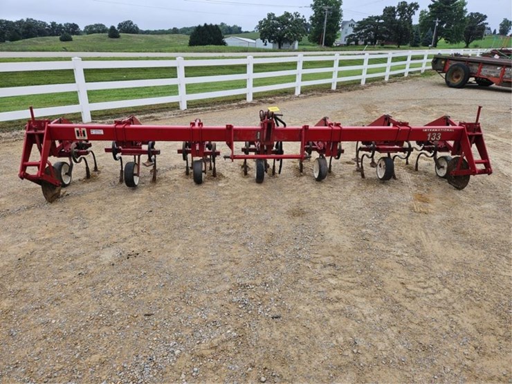 #264-•-ih-233-6-row-30"-3pt-cultivator-image-8